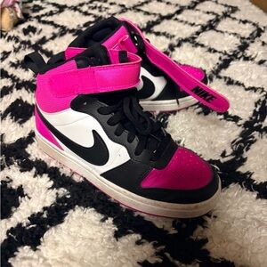Nike court borough mid 2 size 4y
